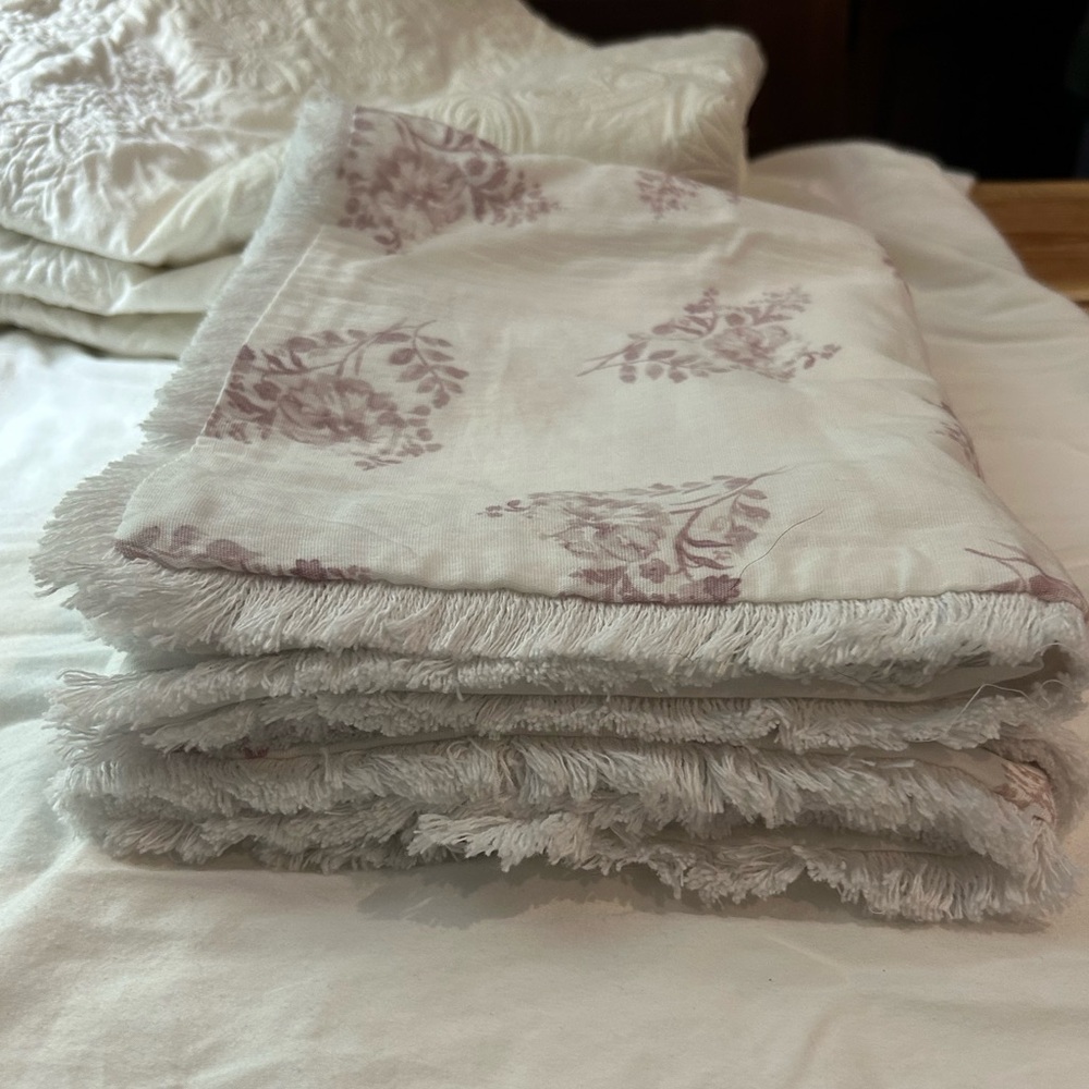 SHABBY CHIC 2 Cotton Floral Pillow Shams Fringe Pink‎ Rose Print Cottagecore